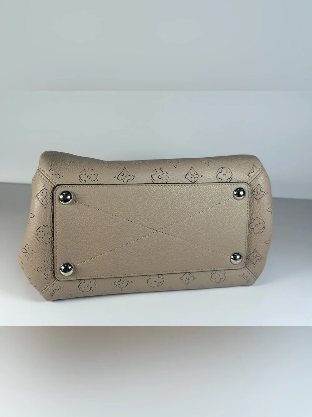 Authentic Louis Vuitton Mahina Babylone PM Bucket Bag